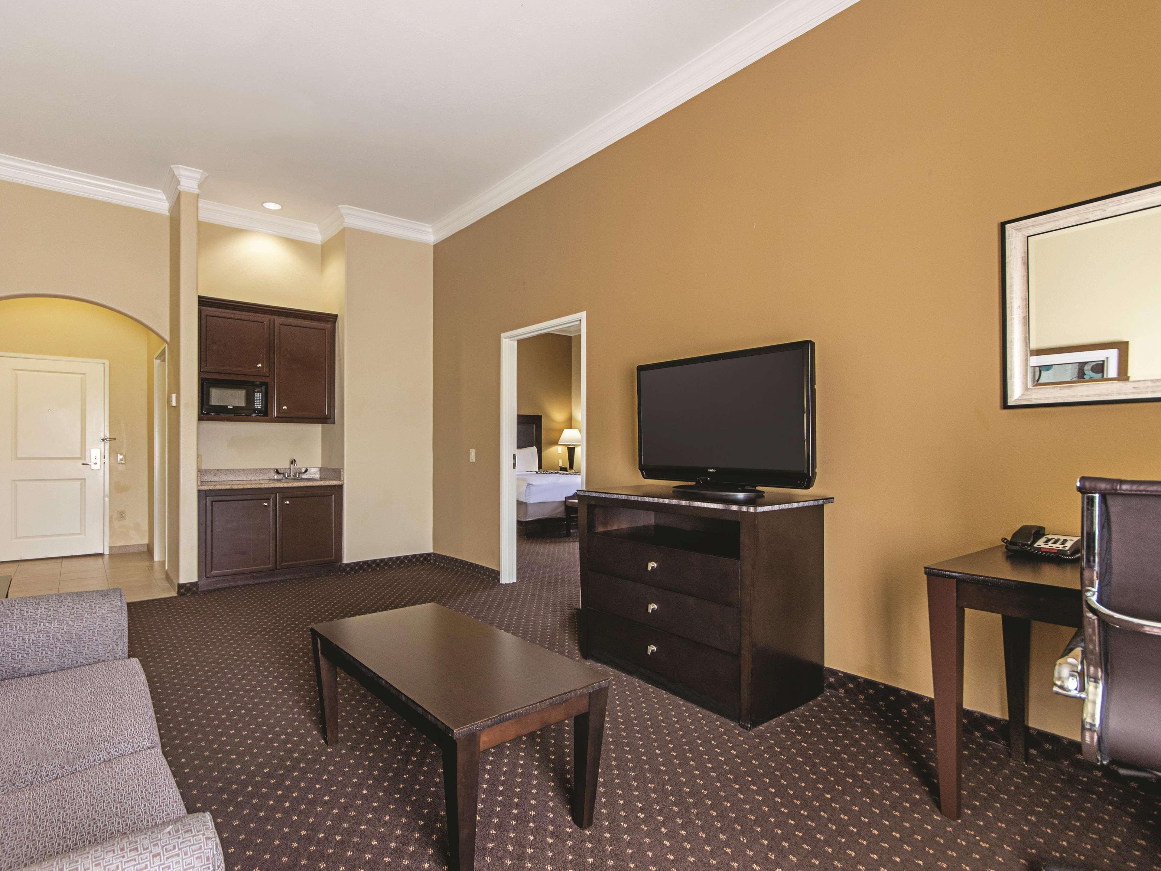 La Quinta By Wyndham Houston New Caney Exterior photo