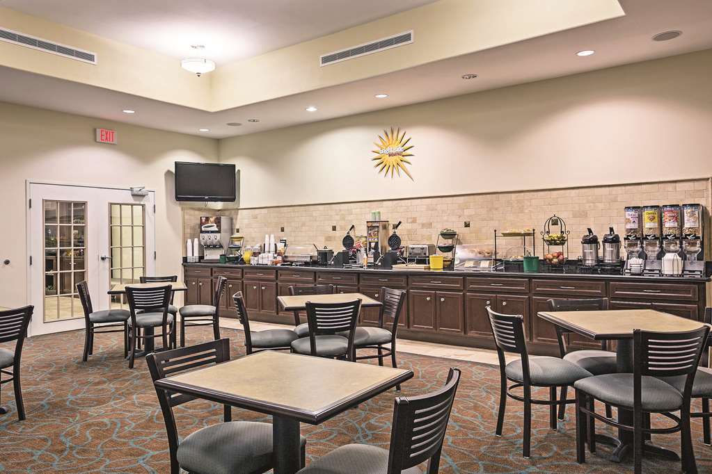 La Quinta By Wyndham Houston New Caney Restaurant photo