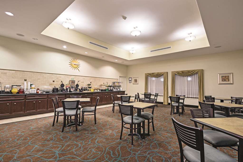 La Quinta By Wyndham Houston New Caney Restaurant photo