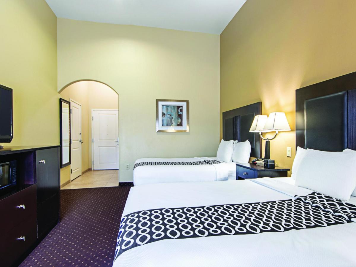 La Quinta By Wyndham Houston New Caney Exterior photo